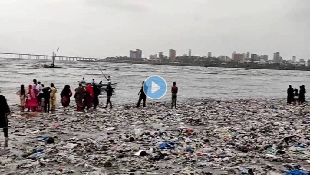 Plastic-Mumbai-Beach