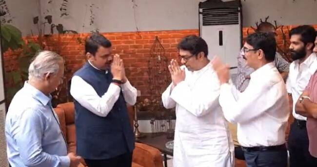 maharashtra deputy cm devendra fadnavis talks about State Politcs says even today i can call can talk with Uddhav Thackeray reffers Raj Thackeray Sharad Pawar