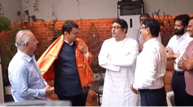 maharashtra deputy cm devendra fadnavis talks about State Politcs says even today i can call can talk with Uddhav Thackeray reffers Raj Thackeray Sharad Pawar