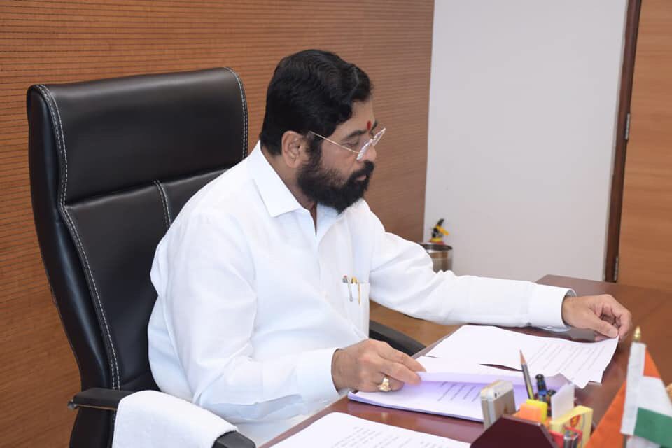 Uddhav Thackeray Eknath Shinde 12 MP