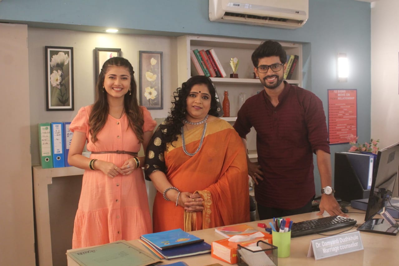 Vishakha Subhedar Thipkyanchi Rangoli Serial Photos