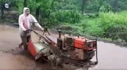 shivsena mla bhaskar jadhav working in farm after vidhansabha assembly session end spb 94