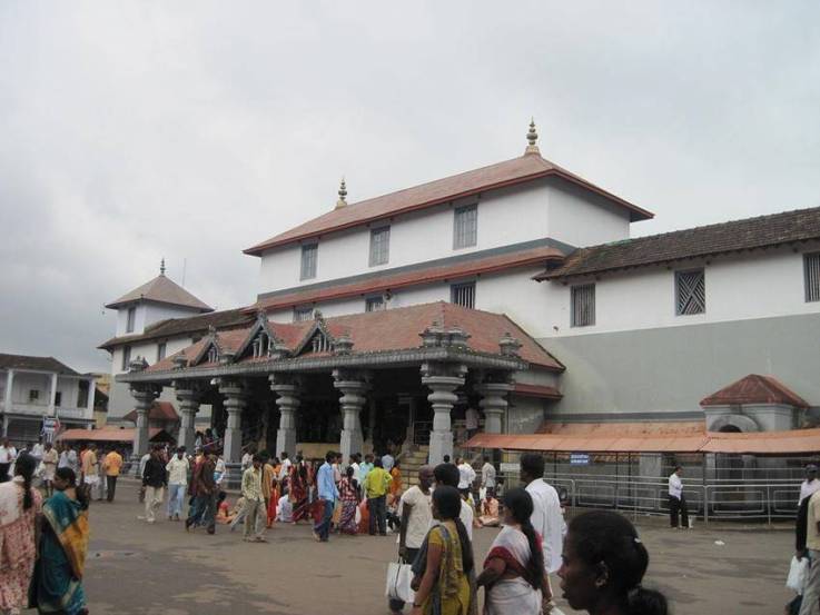 कर्नाटकातील मंगळुरू येथील भगवान अनप्पा मंदिराच्या वेबसाइटवरील उपलब्ध माहितीनुसार, येथे महिला आणि लहान मुलांना प्रवेश बंदी आहे.
