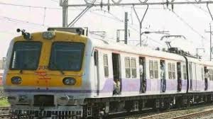 due to heavy rain in mumbai local trains running in karjat line 20 minutes late