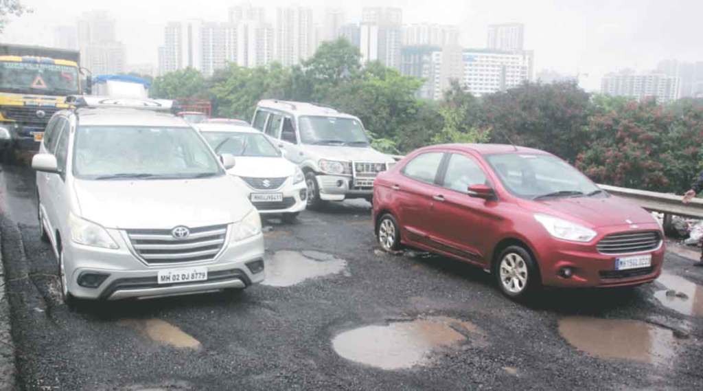 pothole in kalyan dombivali