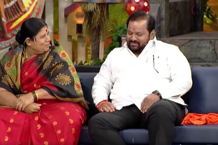 eknath shinde group rebel mla shahaji bapu patil with wife in chala hawa yeu dya talks about why he gave fake gold at time of marriage