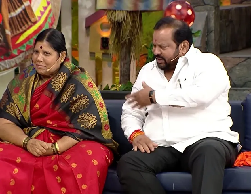 eknath shinde group rebel mla shahaji bapu patil with wife in chala hawa yeu dya talks about why he gave fake gold at time of marriage