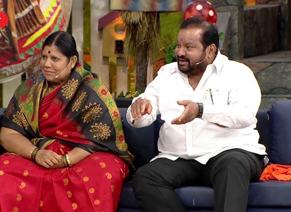 eknath shinde group rebel mla shahaji bapu patil with wife in chala hawa yeu dya talks about why he gave fake gold at time of marriage