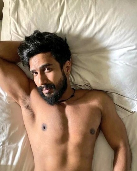 दाक्षिणात्य अभिनेता विष्णू विशालनं त्यांच्या इन्स्टाग्रामवर काही फोटो शेअर केले आहेत. ज्याची सध्या सोशल मीडियावर जोरदार चर्चा आहे.