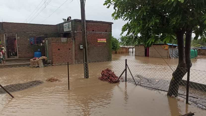 अनेक गावांत घरांची पडझड तसेच काही गावांतील नागरिकांना पुरामुळे सुरक्षितस्थळी हलविण्यात आले आहे.