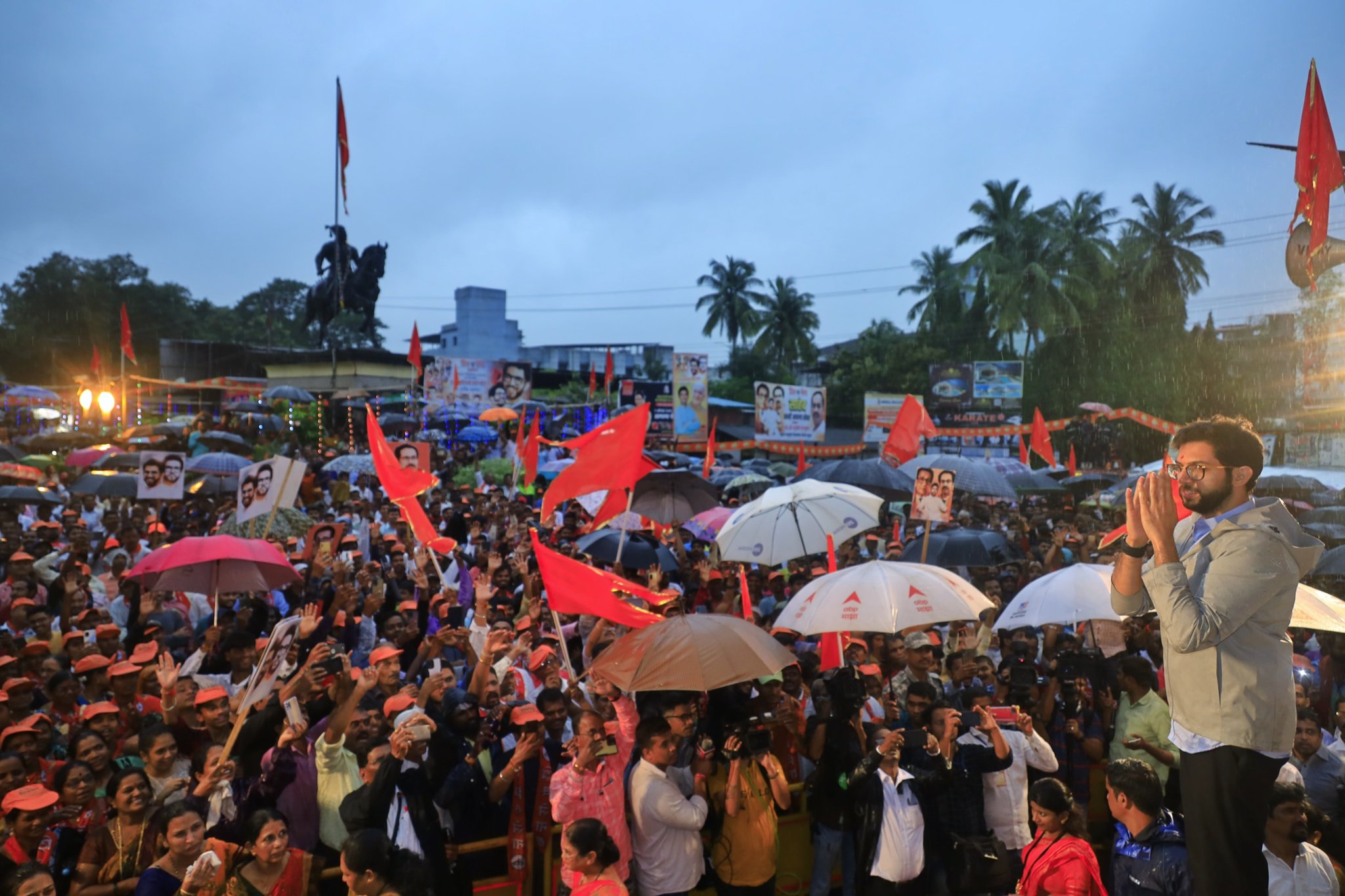 Aaditya Thackeray shivsanvad yatra at alibaugh