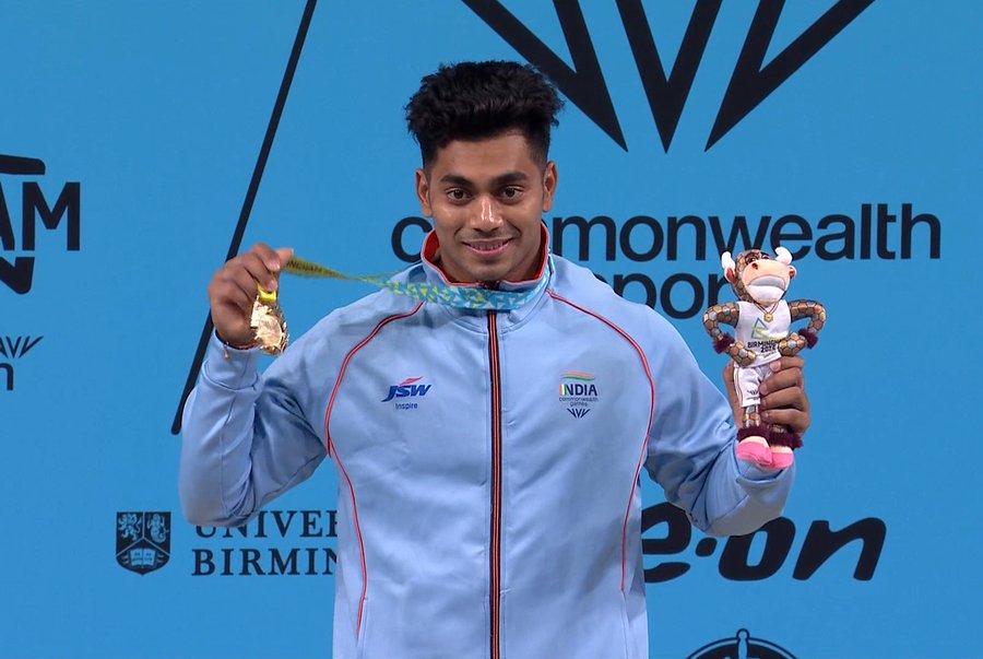 Gold medalist Achinta Sheuli