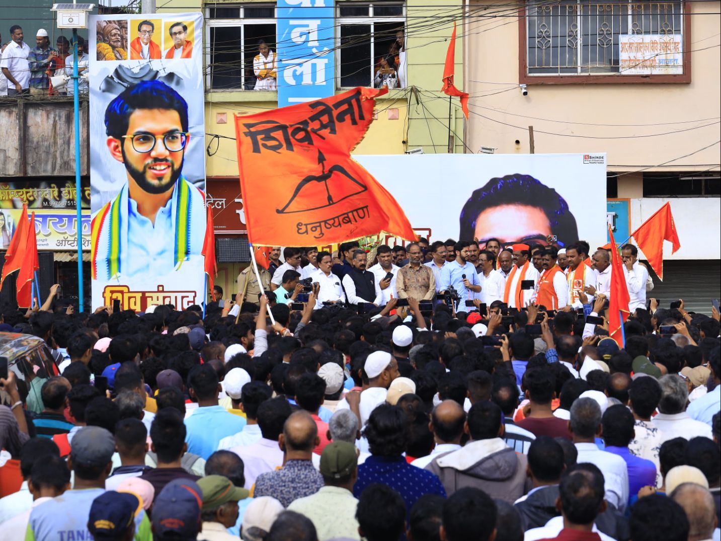 Eknath Shinde Group Spokesperson deepak kesarkar on crowd at aditya thackeray sawantwadi rally
