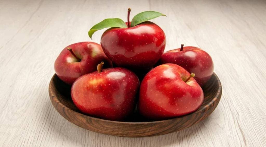तुम्हाला वाचून आश्चर्य वाटेल पण सफरचंद खाल्ल्यानेही वाढू शकतं वजन; जाणून घ्या या मागील नेमकं कारण
