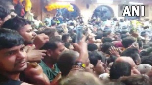 overcrowded Banke Bihari temple in Mathura