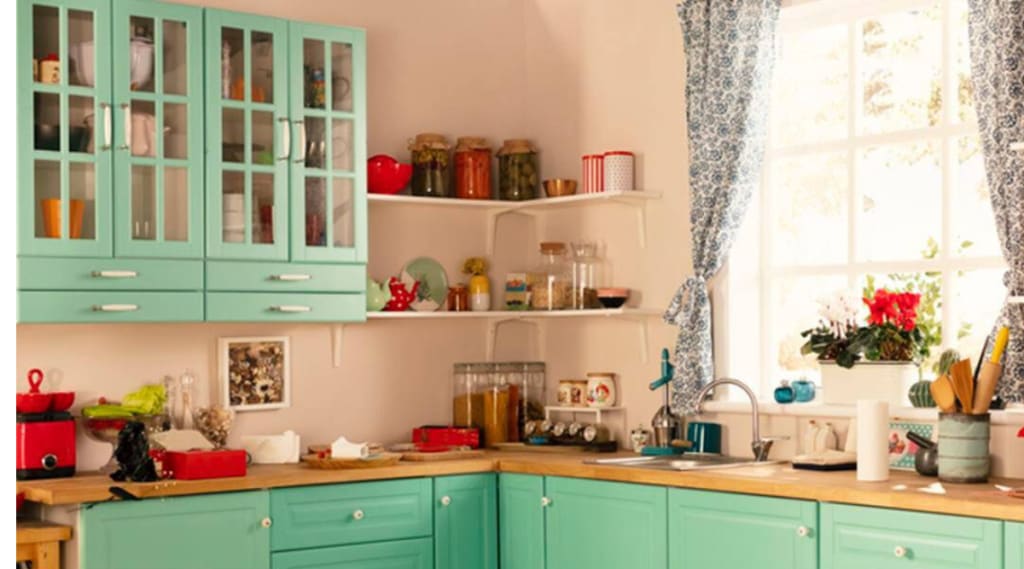 Vastu Tips For Kitchen: आनंदी कुटुंबाच्या किचन मध्ये नेहमी दिसतात हे ‘५’ रंग; जाणून घ्या कसा होतो लाभ