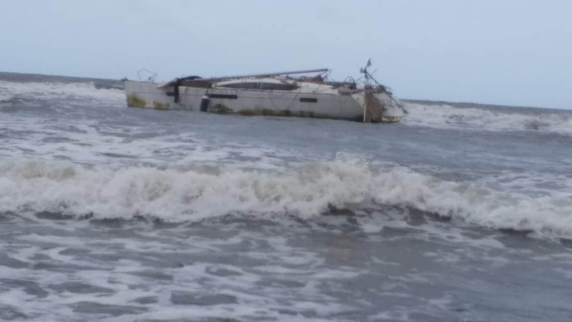 त्यामुळे समुद्राच्या प्रवाहाने ती बोट रायगडच्या समुद्र किनाऱ्यावर आली'', अशी माहिती देवेंद्र उपमुख्यमंत्री देवेंद्र फडणवीस यांनी दिली आहे.