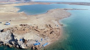 Old-City-In-Iraq-Emerges-From-Underwater