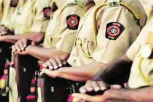 Police lathicharged devotees during Ganesh Visarjan procession constable suspended