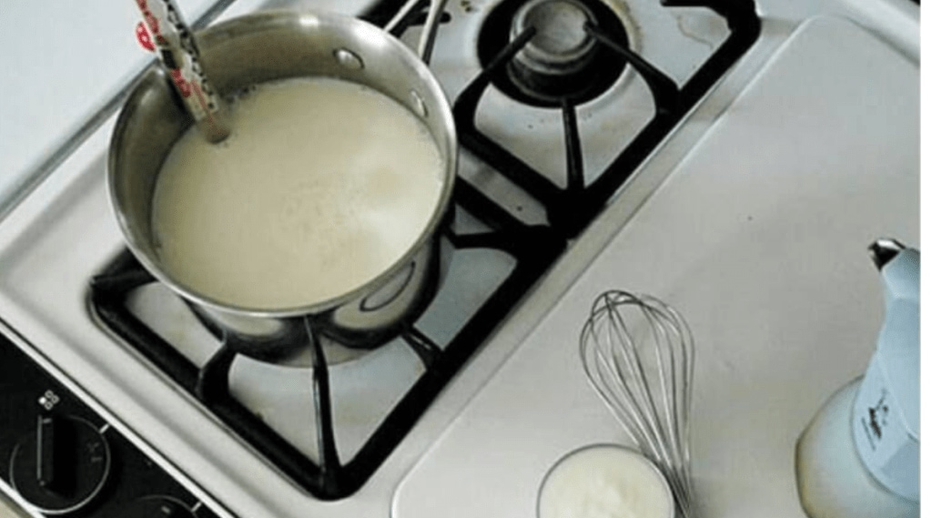 Smart Kitchen Tips: दुधावर घट्ट साय हवी तर या 5 सोप्या टिप्स नक्की वापरा