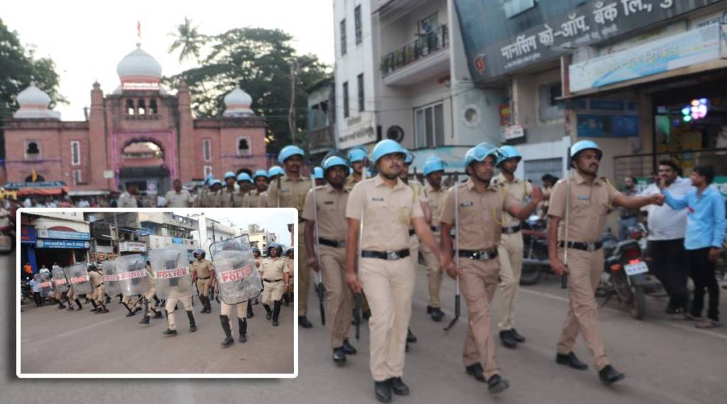 Demonstration by anti-riot squad in main market