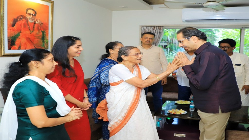 uddhav thackeray visit at sanjay raut Home
