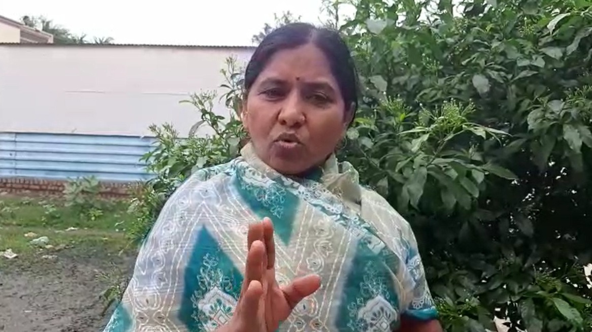 pooja chavan grandmother slams shinde government over inclusion of sanjay rathod