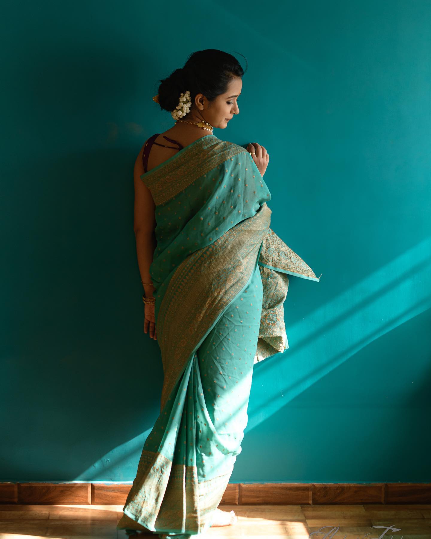 aai kuthe kay karte fame gauri kulkarni traditional look in saree photos 