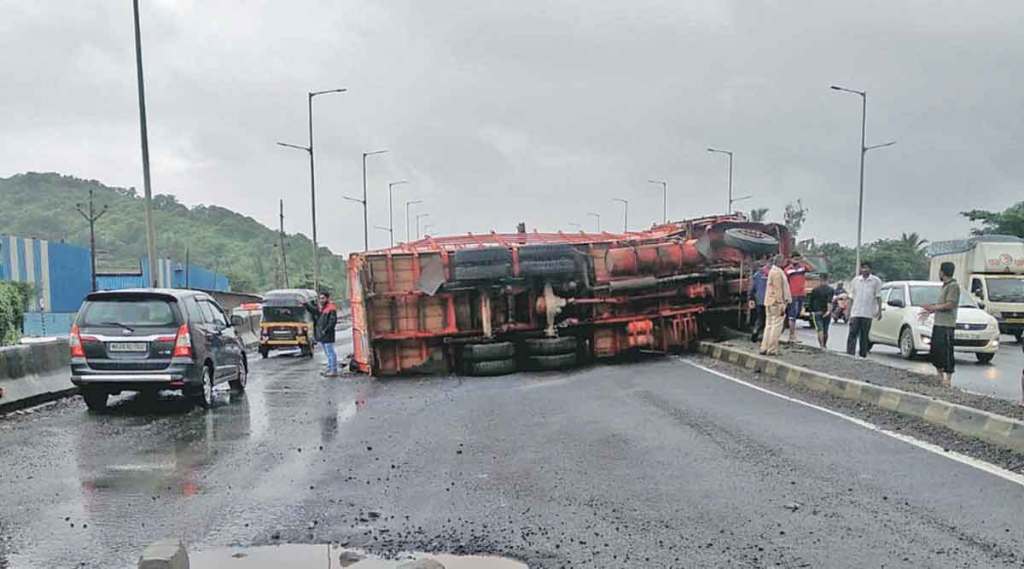 मुंबई-अहमदाबाद महामार्गावर ७ महिन्यांत ६२ जणांचा मृत्यू