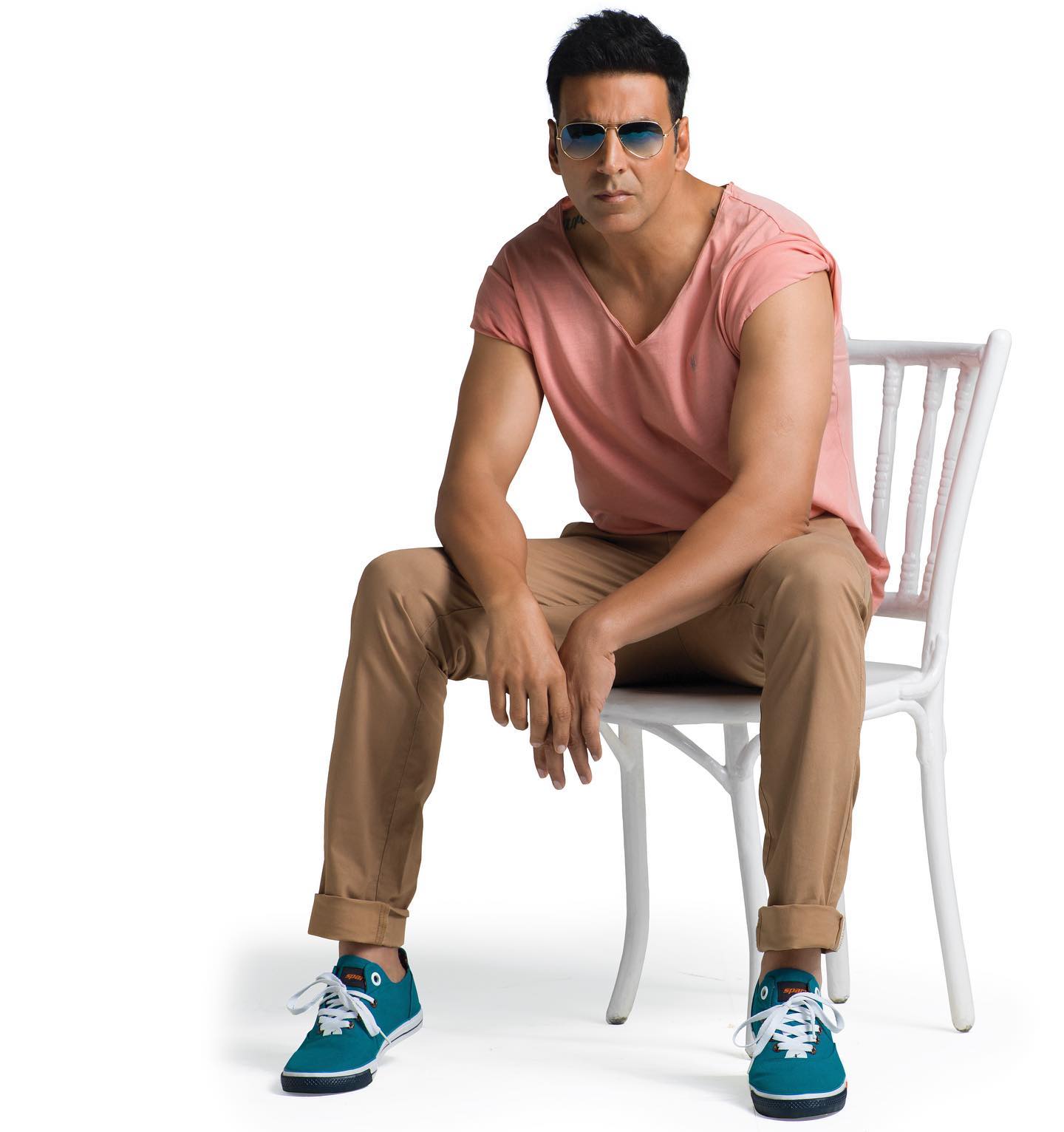 akshay kumar shared special post for punekar after eating misal pav