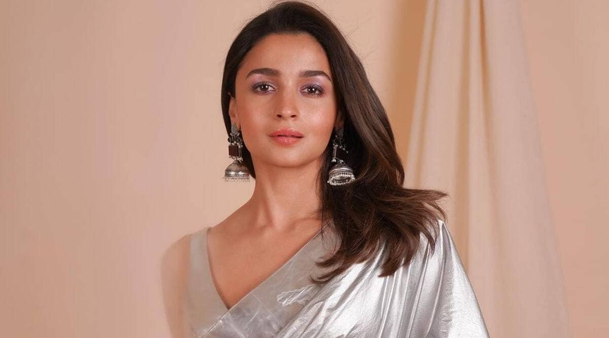 Alia Bhatt, Ranbir Kapoor, IIT Bombay, Alia Bhatt at IIT Bombay, Alia Bhatt pregnant pics, आलिया भट्ट, आलिया भट्ट प्रेग्नन्सी, रणबीर कपूर, अमिताभ बच्चन, नागार्जून, मौनी रॉय, आलिया भट्ट इन्स्टाग्राम