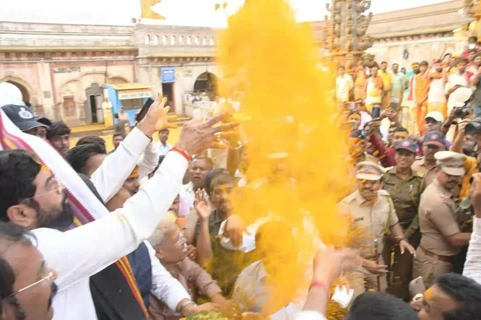 cm eknath shinde visit jejuri temple photos