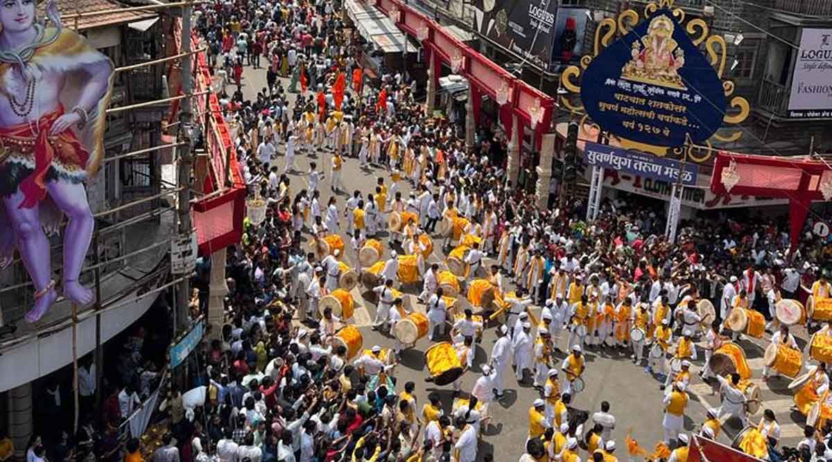  उत्सवाच्या पहिल्या दिवशी भाविकांची गर्दी झाली होती.