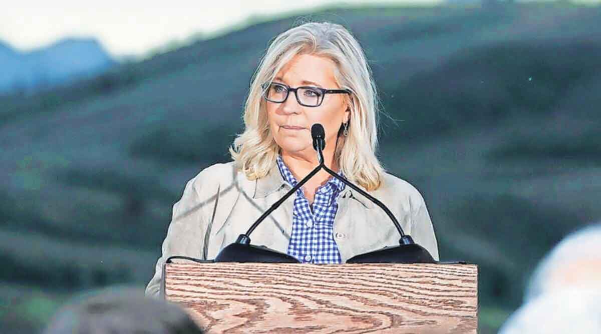 liz cheney to battle donald drump