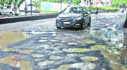 pothole on nashik road