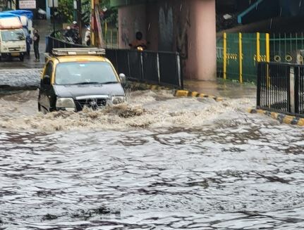 सध्या मराठवाडा, पश्चिम महाराष्ट्र, कोकण अशा सर्वदूर हलक्या ते मध्यम स्वरुपात पावसाच्या सरी बरसत आहेत.