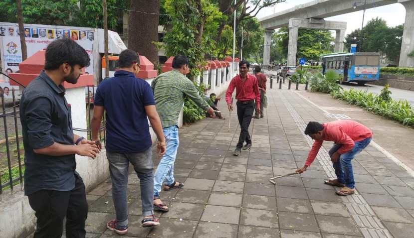 त्याच दरम्यान भाजपाचे मंत्री चंद्रकांत पाटील यांनी देखील विटी दांडू खेळणाऱ्याला देखील आरक्षण देण्यास काही हरकत नसल्याची भूमिका मांडली होती