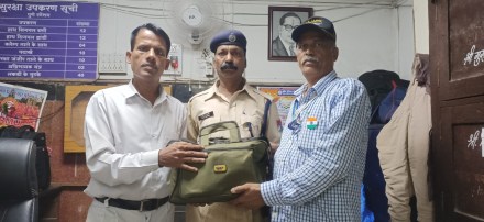railway officials returned bag to pune passenger