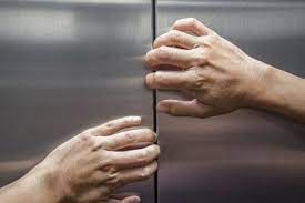 stuk in lift lift