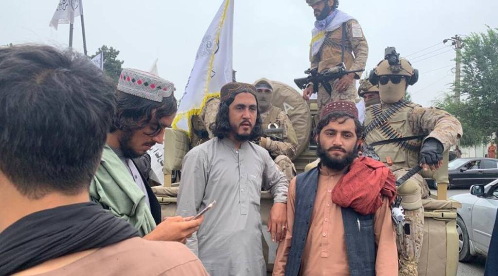 अफगाणिस्तानात तालिबान सरकारची वर्षपूर्ती; हातात बंदुका घेऊन तालिबान्यांचा देशभर जल्लोष, अफगाणी नागरिकांची उत्सवाकडे पाठ