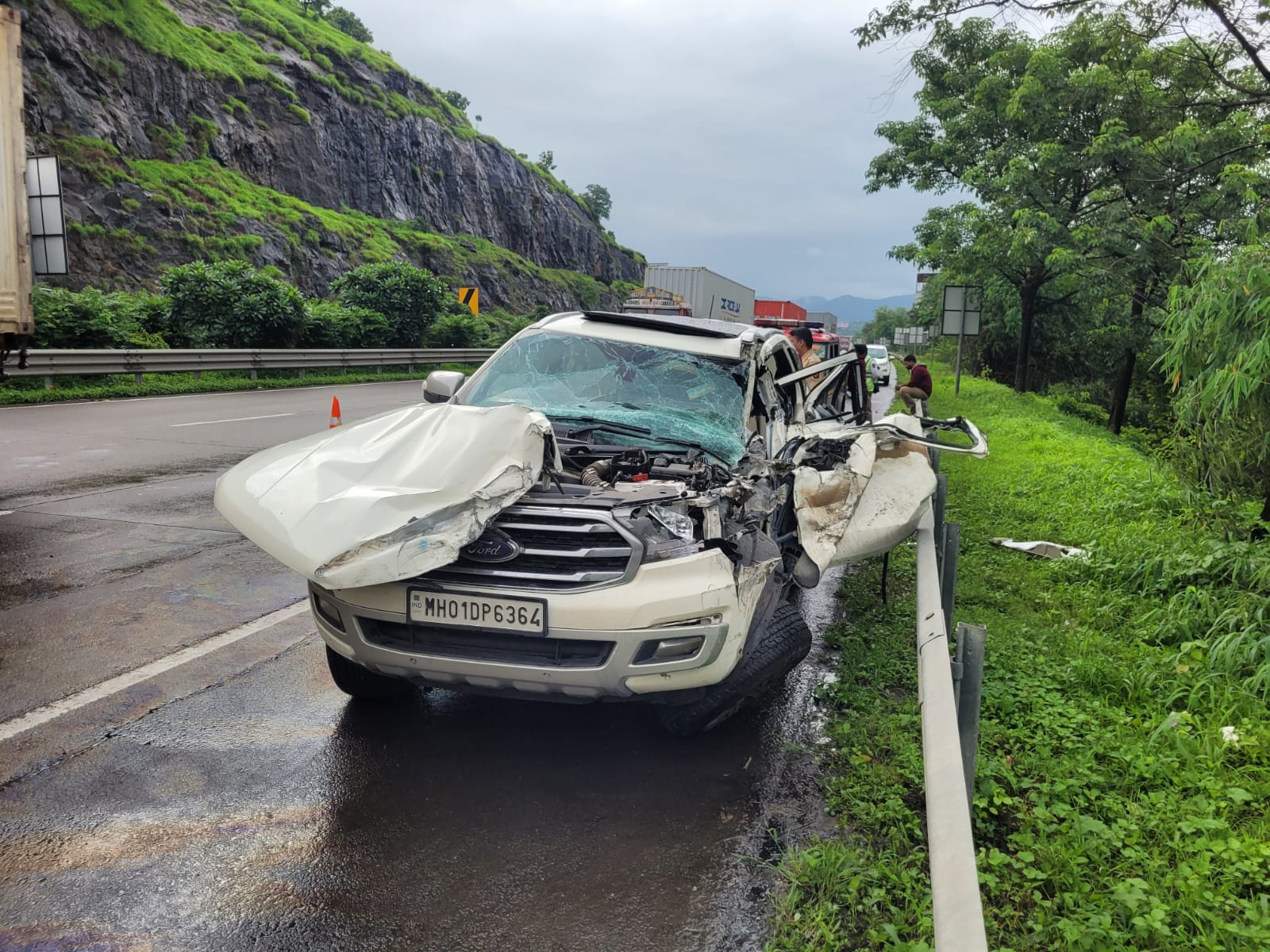 vinayak mete death news car accident