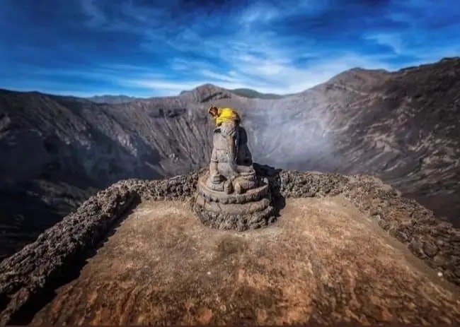 volcano ganesha in indonesia mount bromo 700 years old lord ganpati idol at the top of active volcano