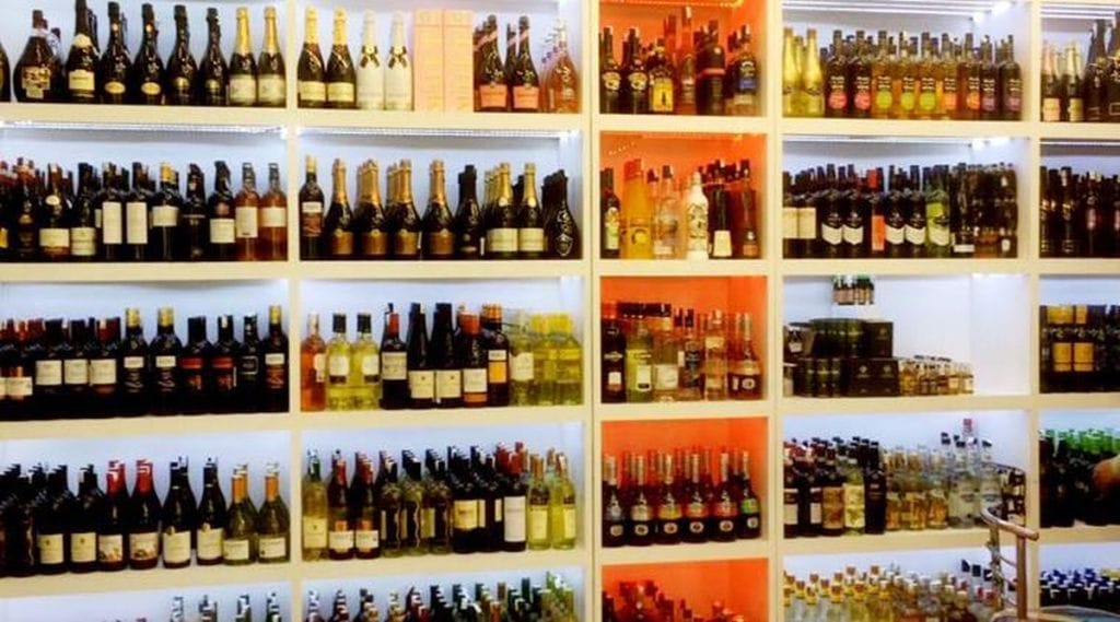 गोदामाची भिंत फोडून साडेबारा लाखांच्या वाईनच्या बाटल्या लंपास; सासवड रस्त्यावरील घटना
