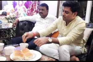MP Dr Shrikant Shinde enjoyed kalyan famous malai pav at late night