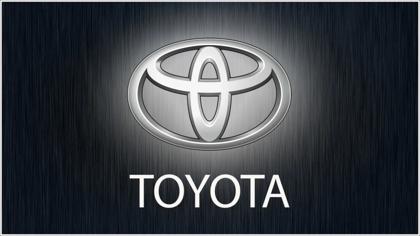 बहुतके लोक toyota चा लोगो बघून कल्पना करतात की तो एक टोपी (Hat) घातलेला cowboy चा लोगो असावा पण तसं नाही. तर हा लोगो सुई दोऱ्याच्या प्रेरणेने बनवला आहे. जो कंपनीचा इतिहास दर्शवतो