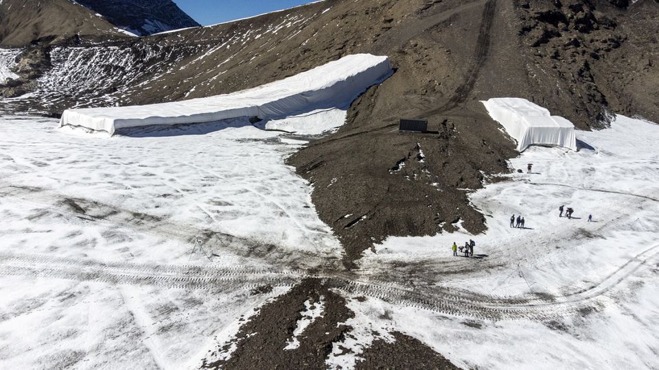 स्की रिसॉर्टचा बर्फही पूर्णपणे वितळला आहे. गेल्या २ हजार वर्षात हे पहिल्यांदाच घडले आहे.