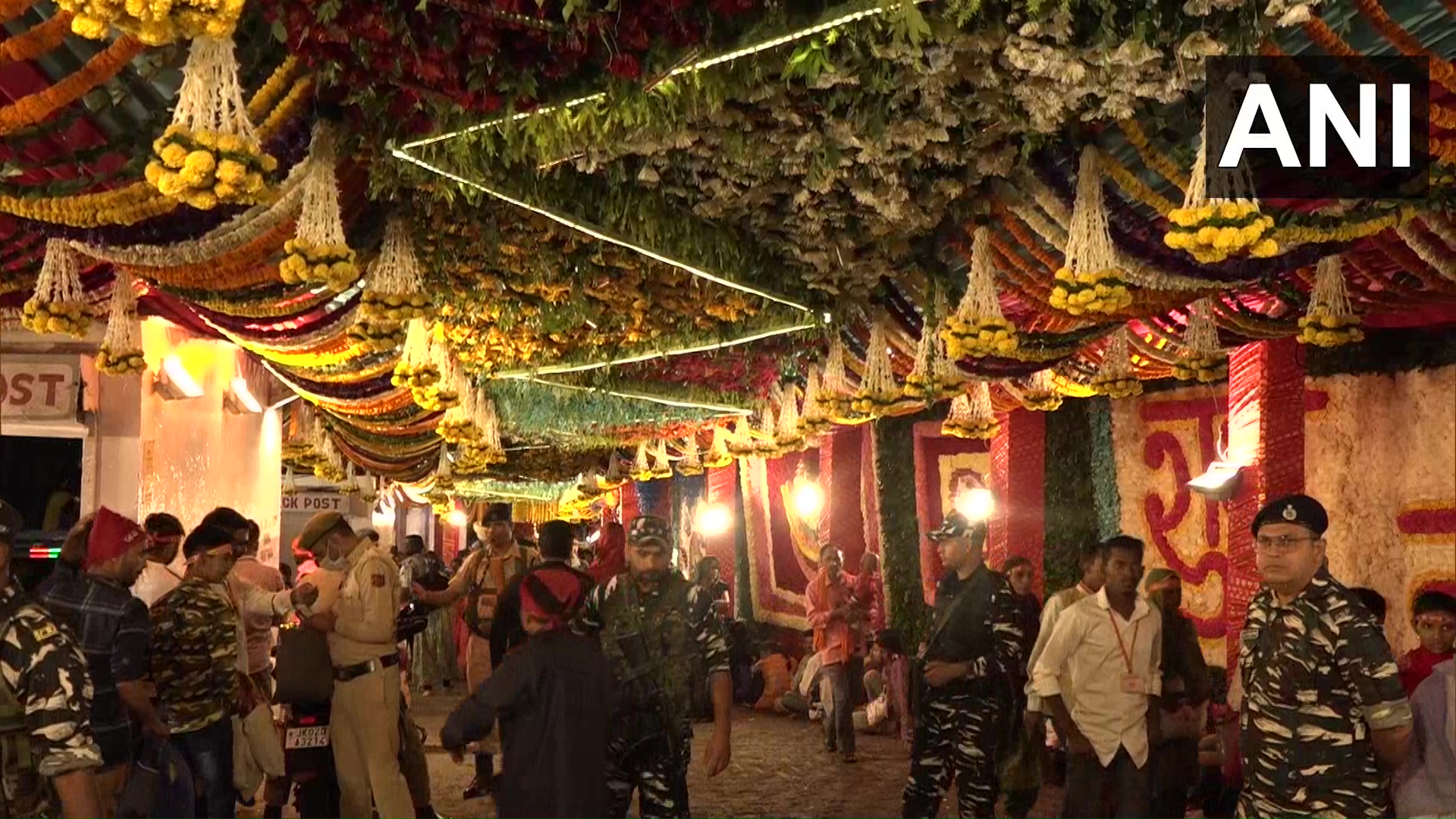 Large number of Devotees arrived at Vaishno Devi Temple on first day of Navratri