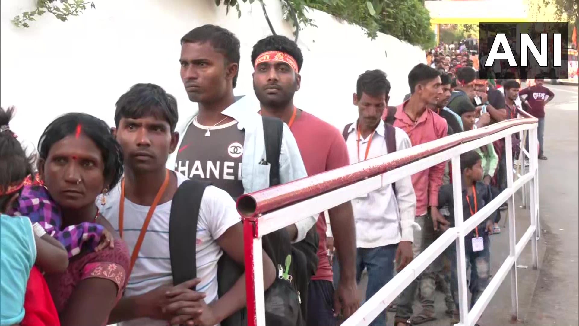 Large number of Devotees arrived at Vaishno Devi Temple on first day of Navratri