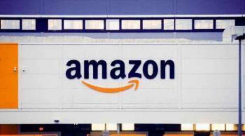 याचा अर्थ amazon ग्राहकांच्या A to Z गरजा पूर्ण करते असा होतो. त्याचबरोबर smile shape मध्ये असलेला हा बाण ग्राहकांना समाधान आणि मैत्रीपूर्ण नातं असल्याचं दर्शवतो. विश्वास दाखवतो.  