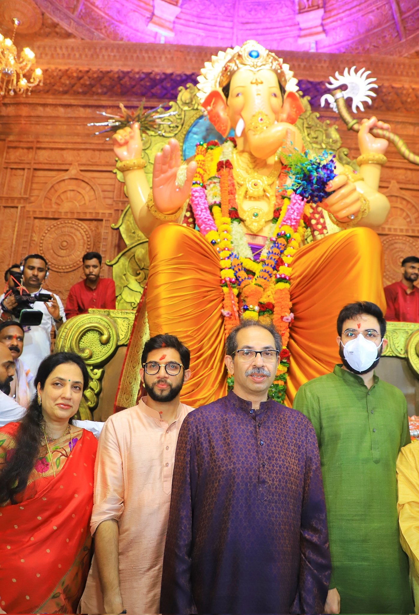 Ganesh Utsav 2022 Shiv Sena Leader Aditya Thackeray Visited Various Supporters home and Lalbagh Cha Raja With Ex CM Uddhav Thackeray